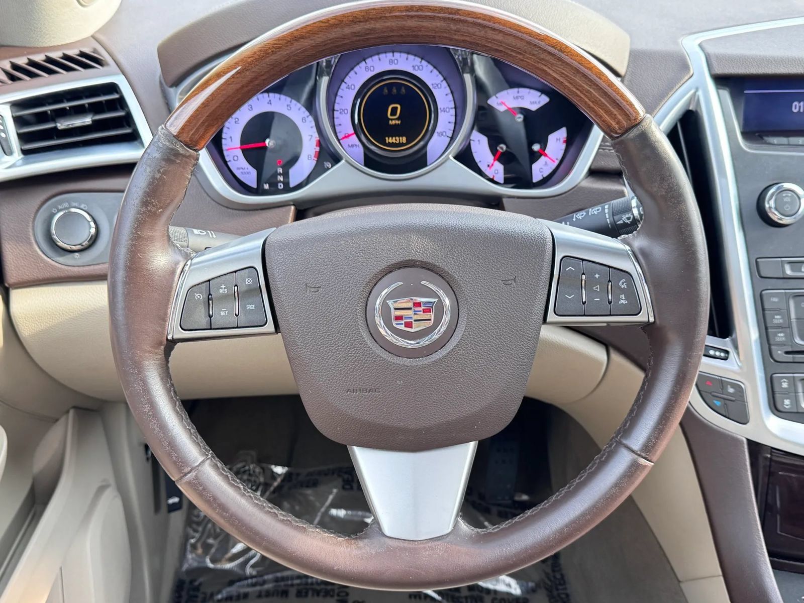 Used 2011 Cadillac SRX Luxury AWD/4WD image 3