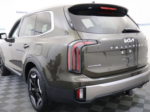 Used 2025 Kia Telluride EX w/ EX Captain's Chair Package image 9