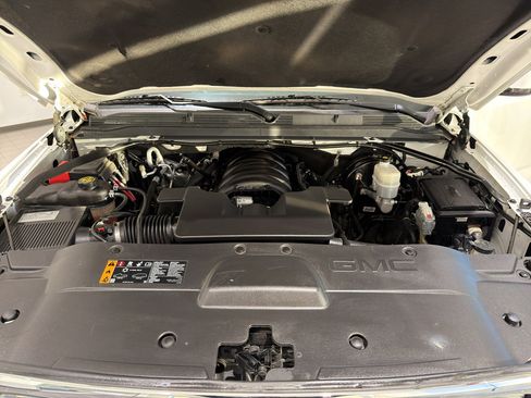 Used 2019 GMC Yukon SLT image 11