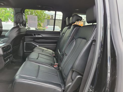 Used 2024 Jeep Wagoneer L Series II RWD image 17