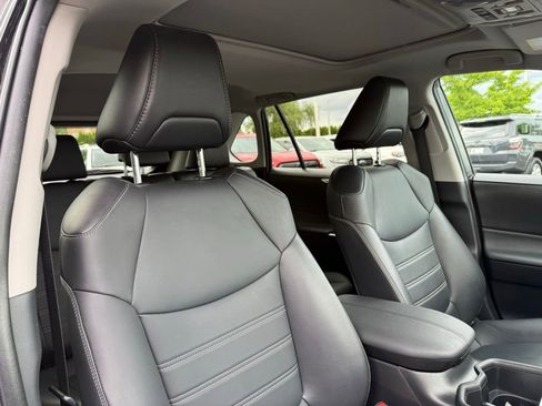 Used 2022 Toyota RAV4 XLE Premium AWD/4WD image 20