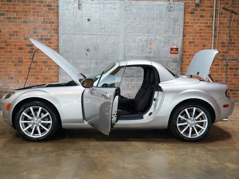 Used 2007 MAZDA MX-5 Miata Grand Touring w/ Premium Pkg RWD image 29