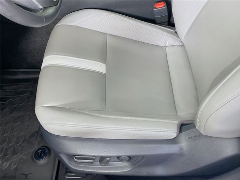 Used 2025 Toyota Camry SE w/ Convenience Package image 22