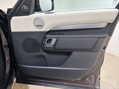 Used 2025 Land Rover Discovery Dynamic SE image 23