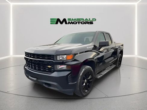 Used 2019 Chevrolet Silverado 1500 Custom w/ Custom Convenience Package AWD/4WD image 1