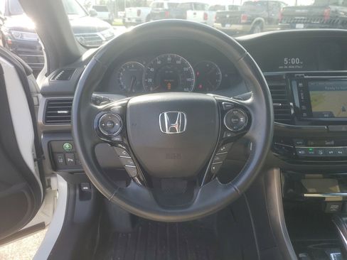 Used 2016 Honda Accord Touring image 12