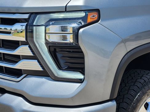Certified 2024 Chevrolet Silverado 2500 High Country w/ High Country Premium Package AWD/4WD image 8