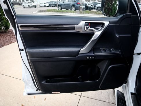 Used 2023 Lexus GX 460 Premium w/ Premium Package image 14