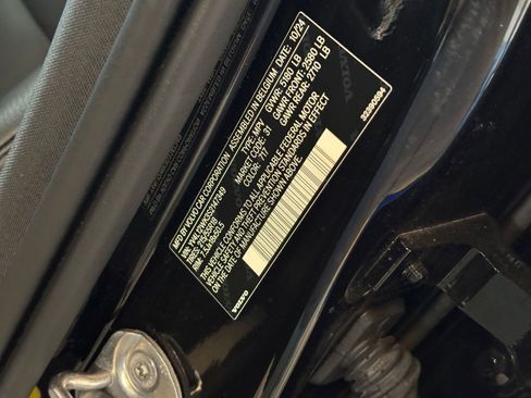 Used 2025 Volvo V60 B5 Cross Country Plus image 29