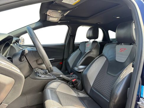 Used 2017 Ford Focus ST w/ Equipment Group 401A image 9