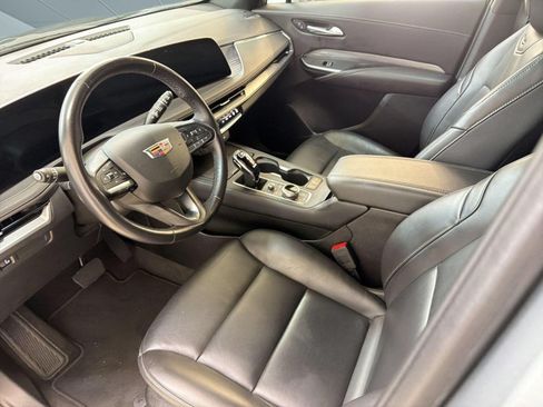 Used 2025 Cadillac XT4 Premium Luxury FWD image 4