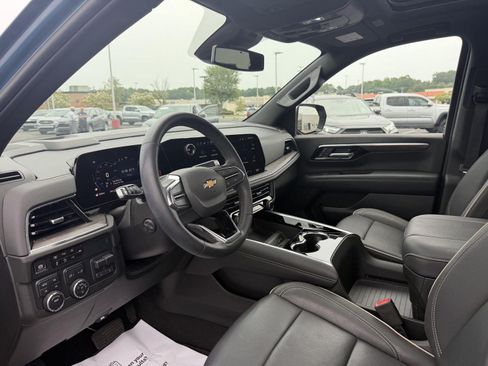 Used 2025 Chevrolet Suburban Premier w/ Sun And Tow Package AWD/4WD image 14