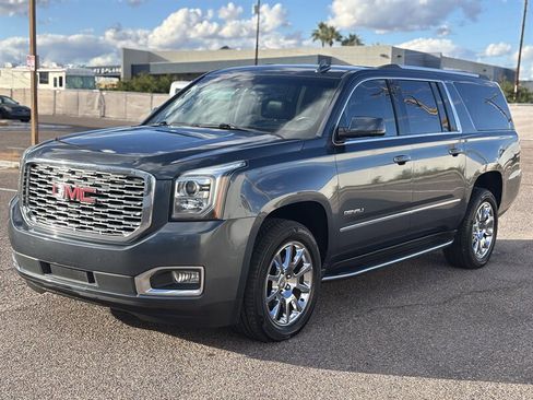 Used 2019 GMC Yukon XL Denali image 1