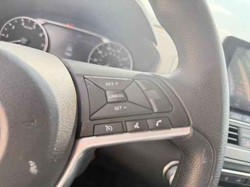 Used 2025 Nissan Altima 2.5 SV AWD/4WD image 16