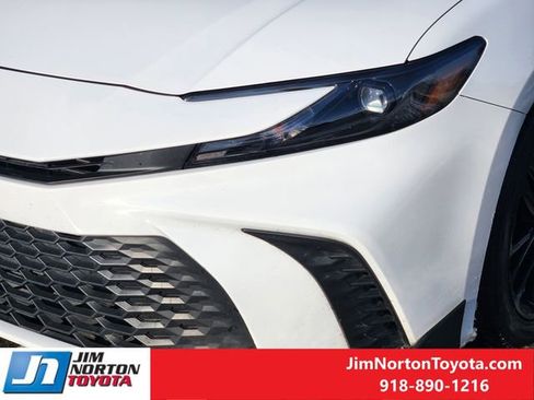 Used 2025 Toyota Camry SE image 10