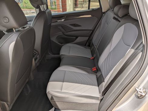 Certified 2025 Volkswagen Tiguan SE AWD/4WD image 22