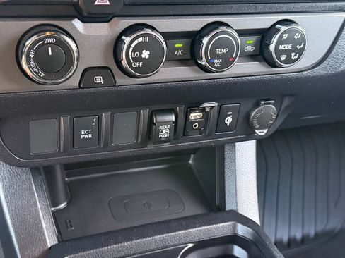 Used 2019 Toyota Tacoma TRD Off-Road AWD/4WD image 26