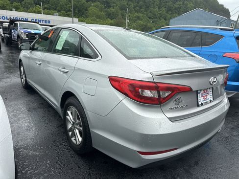 Used 2017 Hyundai Sonata SE FWD image 4