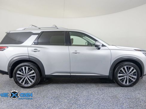 Used 2022 Nissan Pathfinder Platinum AWD/4WD image 8