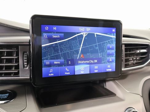 Used 2022 Ford Explorer XLT w/ Equipment Group 202A image 7