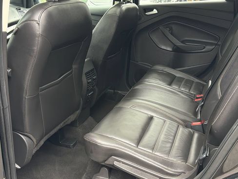 Used 2018 Ford Escape Titanium w/ Ford Safe & Smart Package AWD/4WD image 19