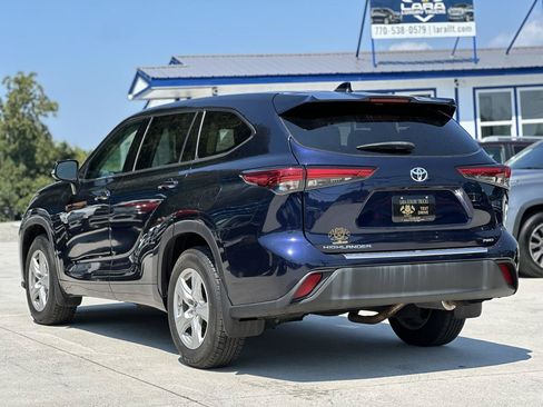 Used 2021 Toyota Highlander L AWD/4WD image 5