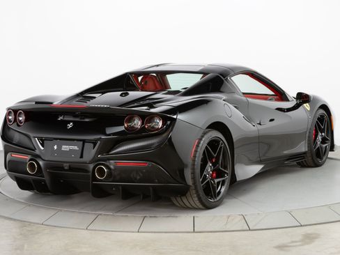 Certified 2021 Ferrari F8 Tributo image 15