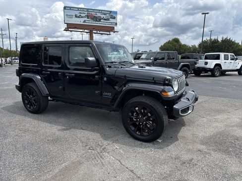 Certified 2025 Jeep Wrangler Unlimited Sahara w/ Safety Group AWD/4WD image 2