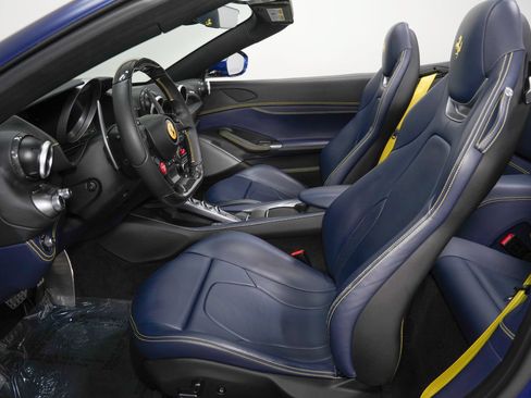 Used 2019 Ferrari Portofino RWD image 38