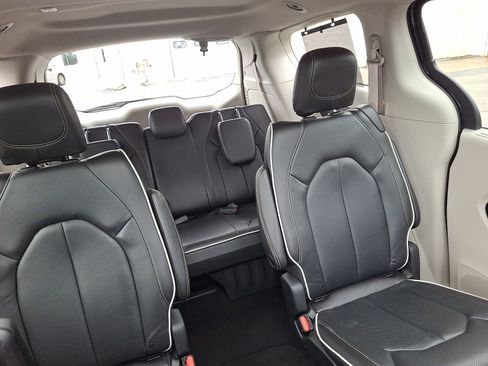 Used 2022 Chrysler Pacifica Limited w/ Uconnect Theater Family Group AWD/4WD image 21