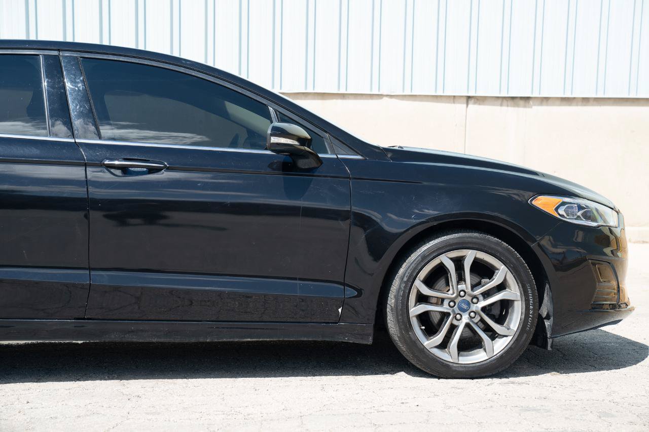 Used 2020 Ford Fusion SEL FWD image 11