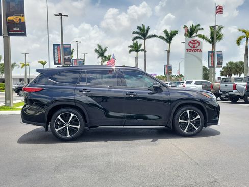 Used 2022 Toyota Highlander XSE FWD image 13