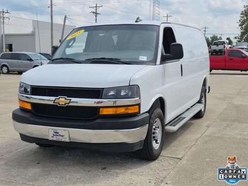 Used 2025 Chevrolet Express 2500 w/ Driver Convenience Package RWD image 3
