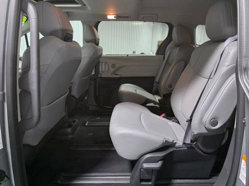 Used 2023 Toyota Sienna XLE AWD/4WD image 12