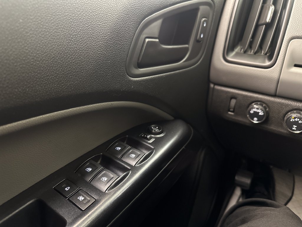 Used 2019 Chevrolet Colorado W/T w/ Custom Special Edition AWD/4WD image 22