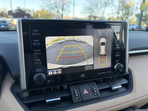 Used 2019 Toyota RAV4 Limited image 22