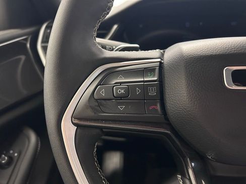Used 2023 Jeep Grand Cherokee L Laredo image 10