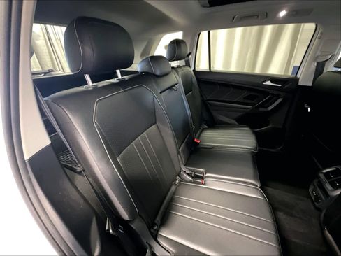 Used 2023 Volkswagen Tiguan SE AWD/4WD image 16