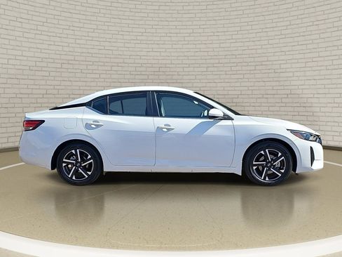 Used 2025 Nissan Sentra SV w/ All-Weather Package FWD image 4