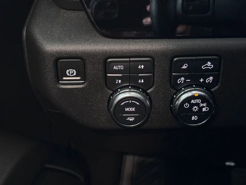 Certified 2025 GMC Sierra 2500 SLT image 24