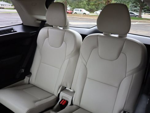 Used 2016 Volvo XC90 T6 Momentum w/ Momentum Plus Package AWD/4WD image 21