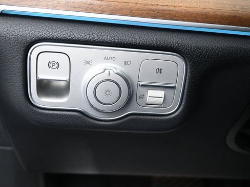 Used 2025 Mercedes-Benz GLE 450e GLE 450e w/ Winter Package image 25