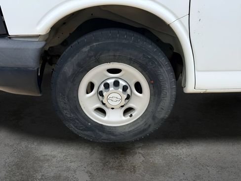Used 2016 Chevrolet Express 2500 RWD image 31