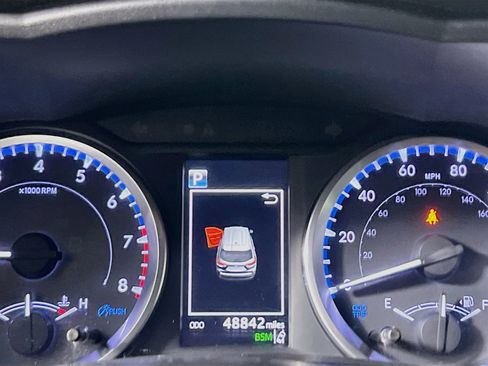 Used 2019 Toyota Highlander Plus FWD image 22
