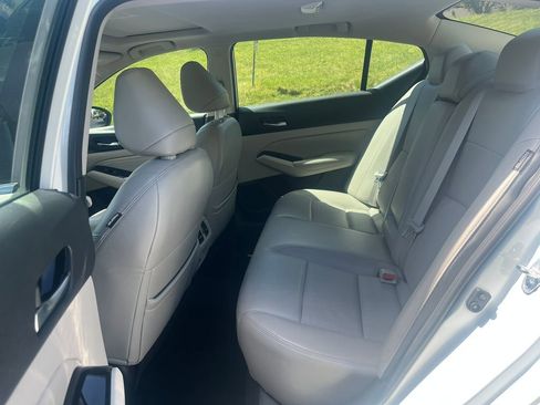 Used 2022 Nissan Altima 2.5 SL FWD image 10
