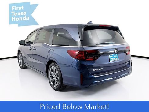 New 2026 Honda Odyssey Touring image 4