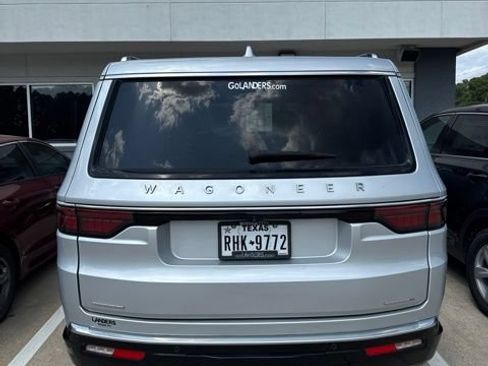 Used 2022 Jeep Wagoneer Series III w/ Premium Group I AWD/4WD image 5