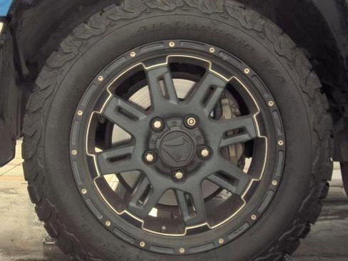 Used 2016 Toyota Tundra SR5 w/ SR5 Upgrade Package image 6