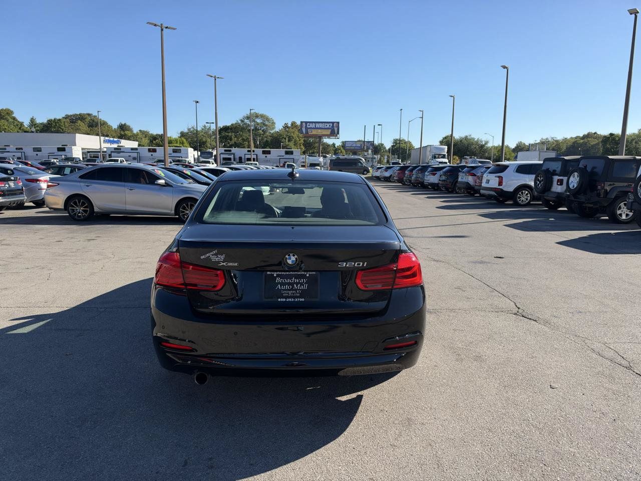 Used 2018 BMW 320i xDrive Sedan AWD/4WD image 4