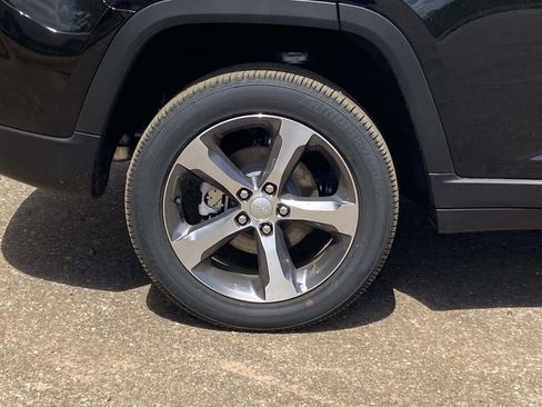 New 2026 Jeep Grand Cherokee Limited w/ Luxury Tech Group II RWD image 37